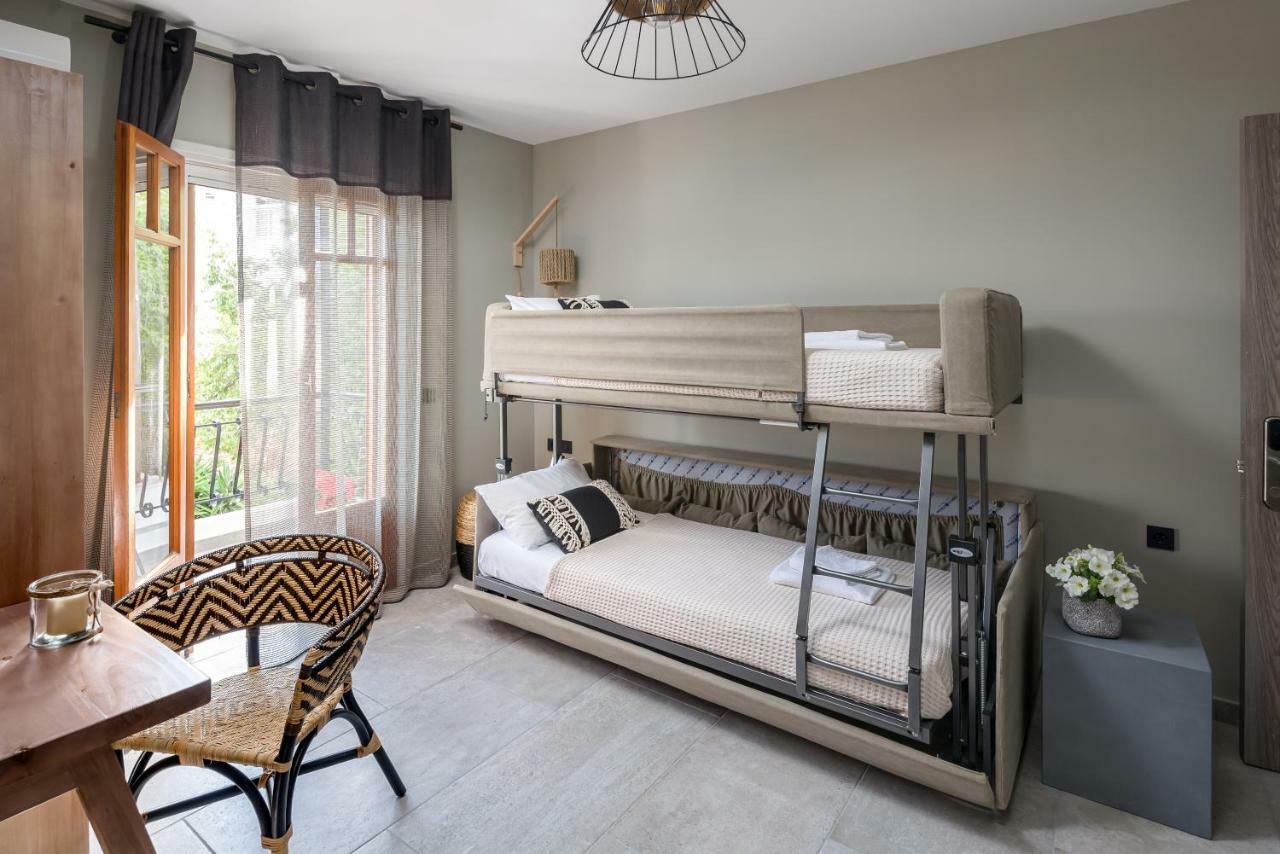 Oasis Apartments Толон Екстериор снимка