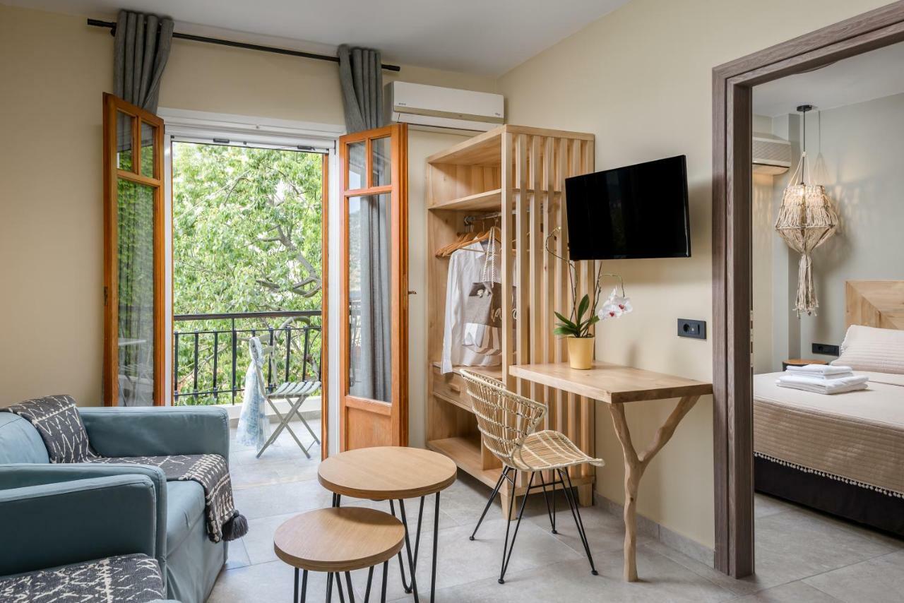 Oasis Apartments Толон Екстериор снимка
