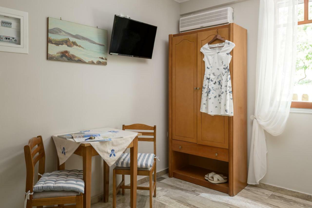Oasis Apartments Толон Екстериор снимка
