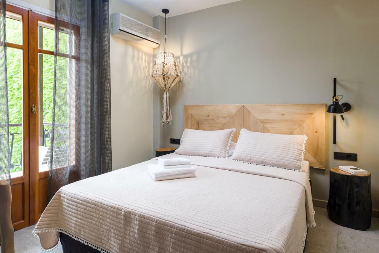 Oasis Apartments Толон Екстериор снимка