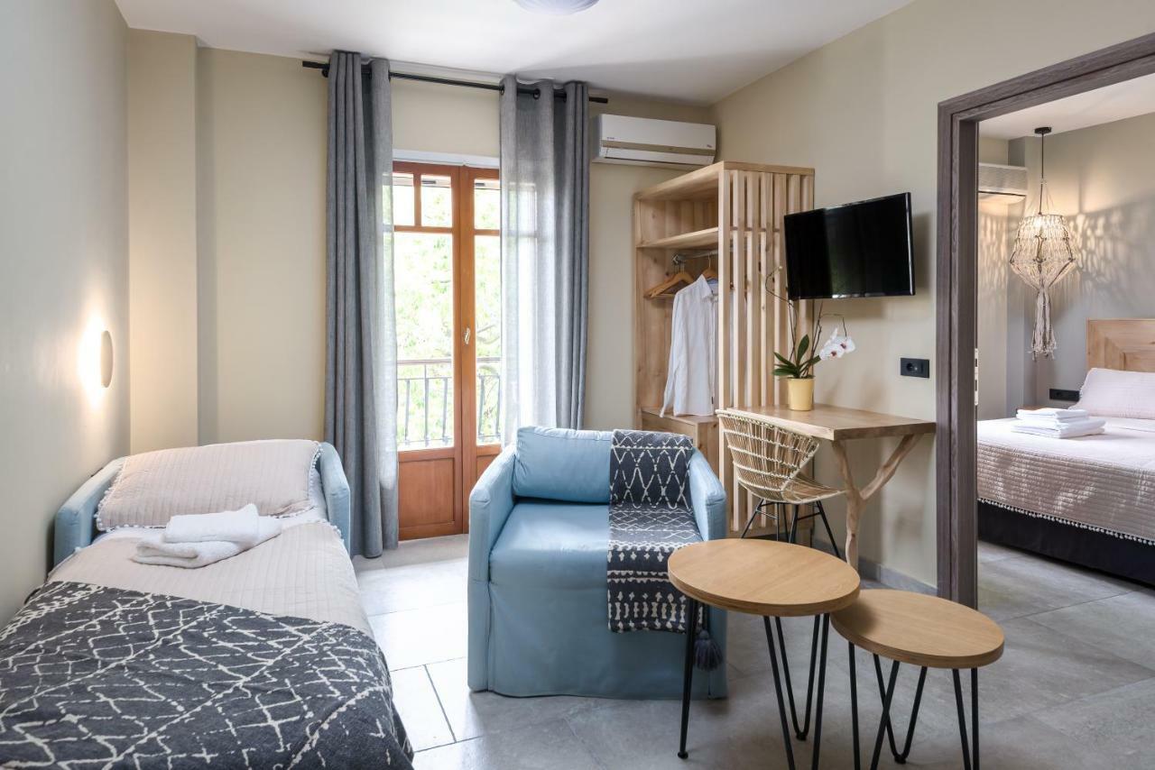 Oasis Apartments Толон Екстериор снимка