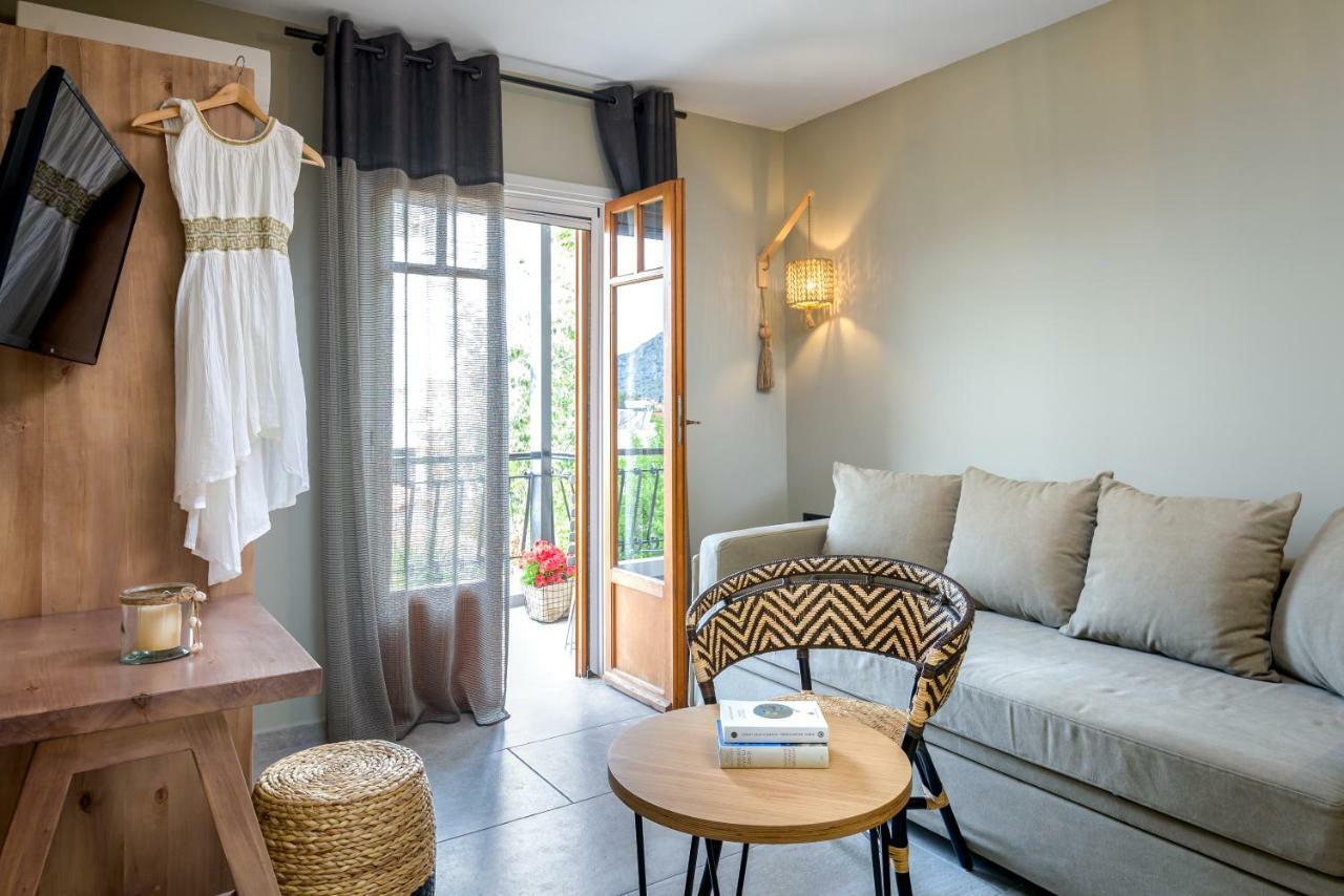 Oasis Apartments Толон Екстериор снимка