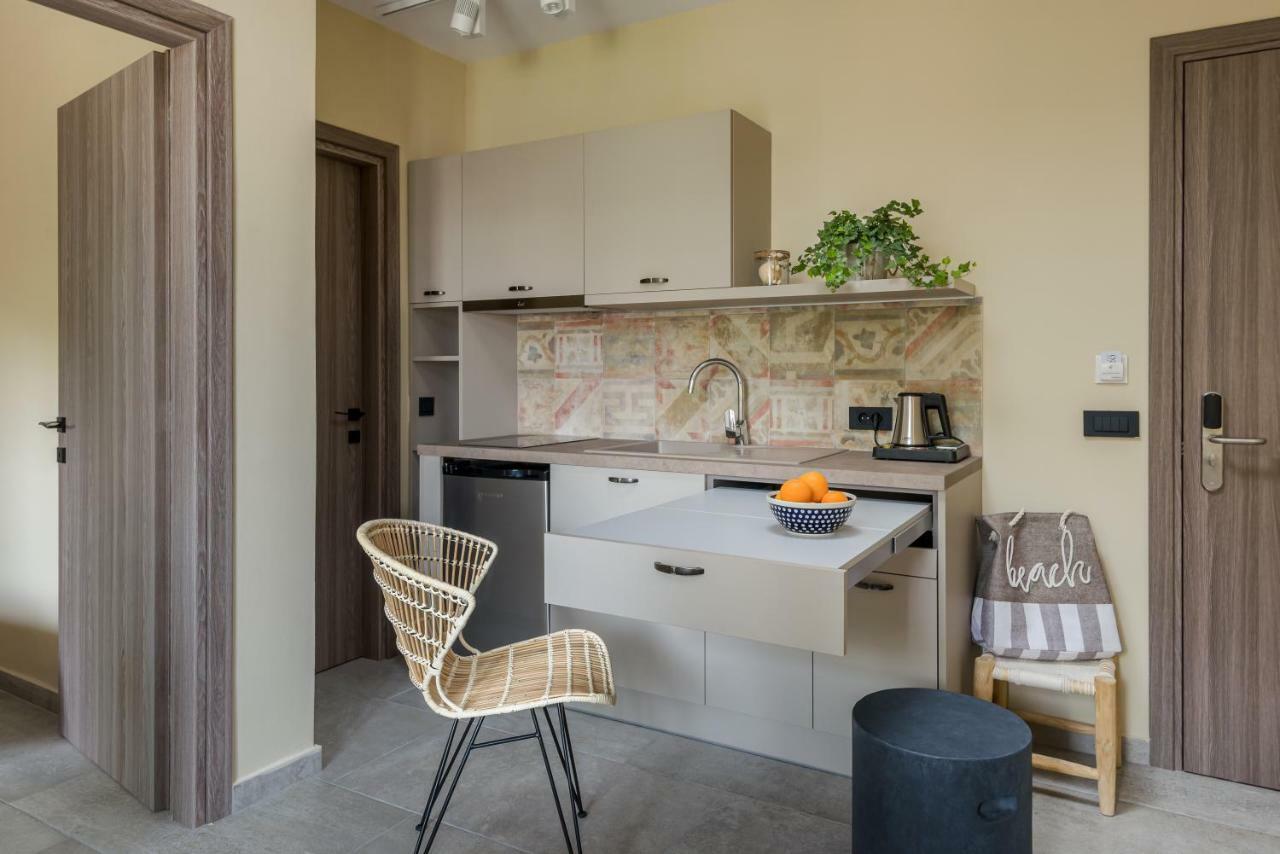 Oasis Apartments Толон Екстериор снимка