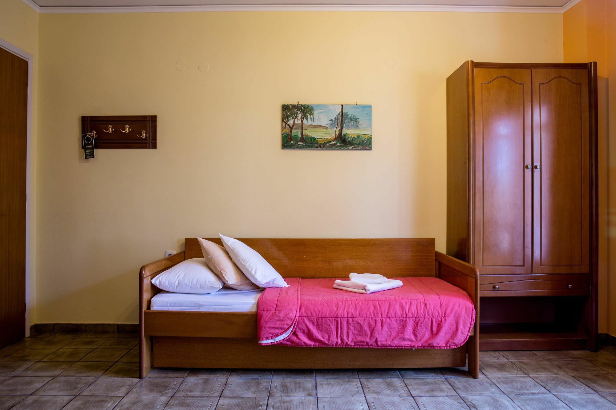 Oasis Apartments Толон Екстериор снимка