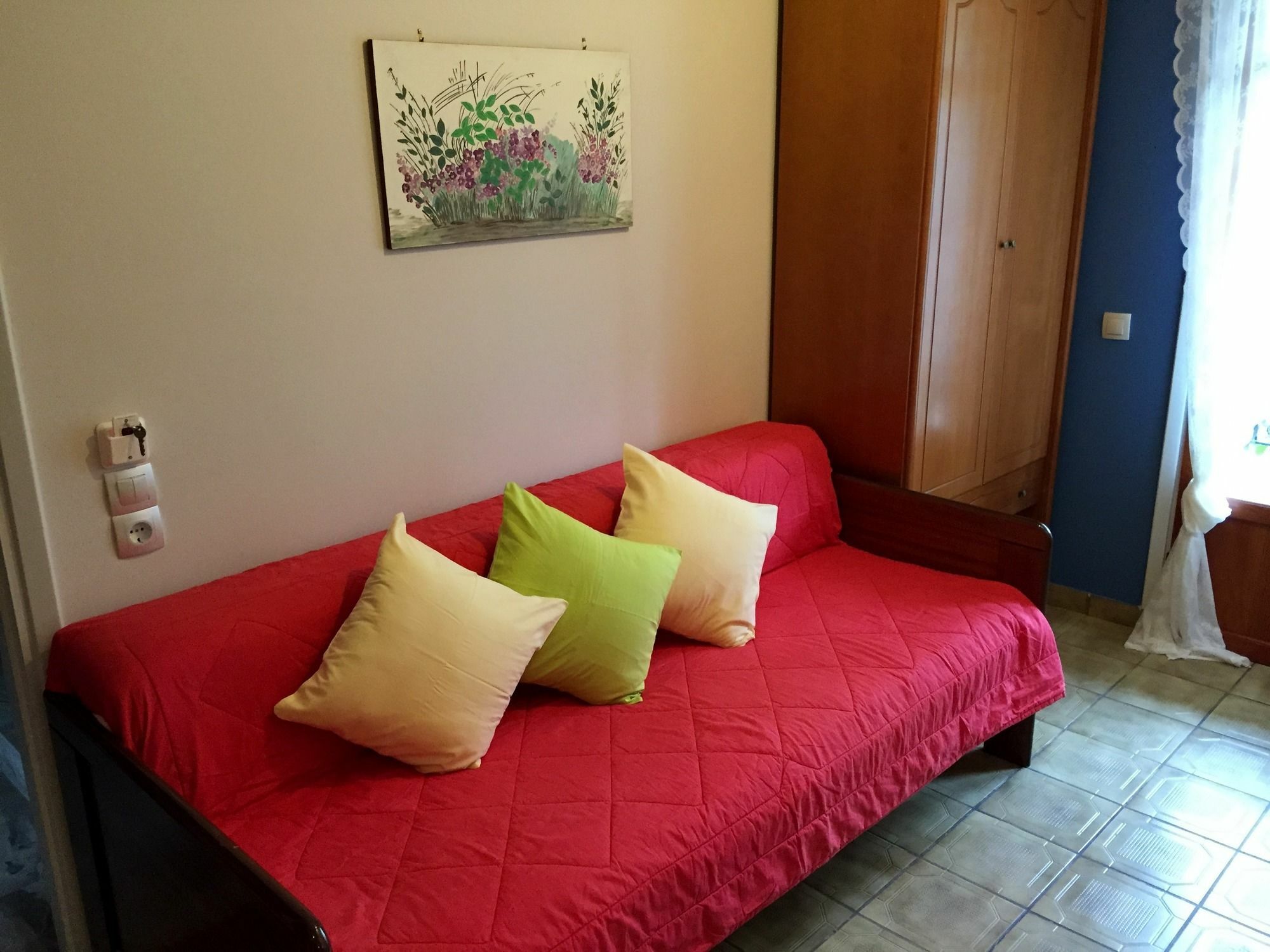 Oasis Apartments Толон Екстериор снимка