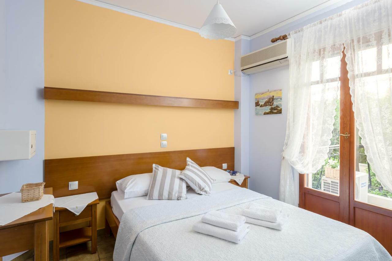 Oasis Apartments Толон Екстериор снимка