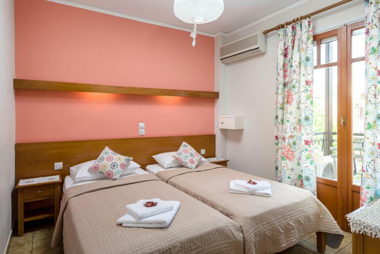 Oasis Apartments Толон Екстериор снимка